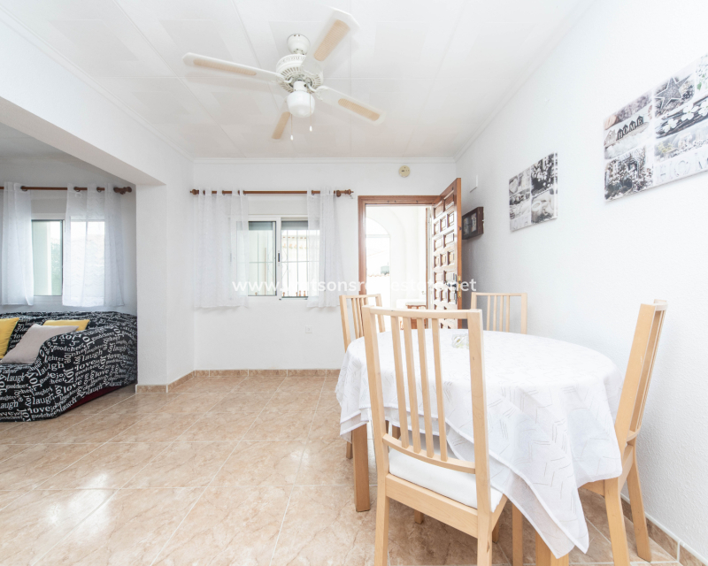 Resale - Freistendhe Villa - Urb. La Marina