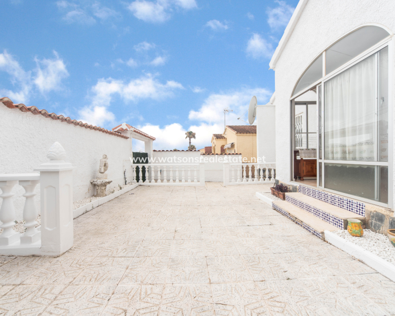 Resale - Freistendhe Villa - Urb. La Marina