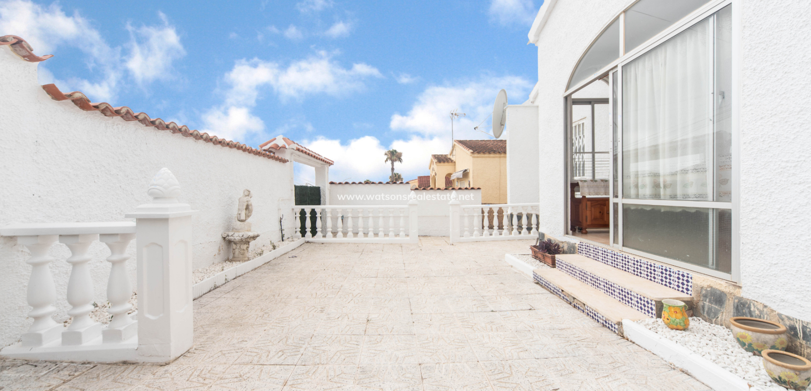 Resale - Freistendhe Villa - Urb. La Marina
