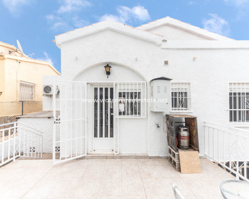 Resale - Freistendhe Villa - Urb. La Marina