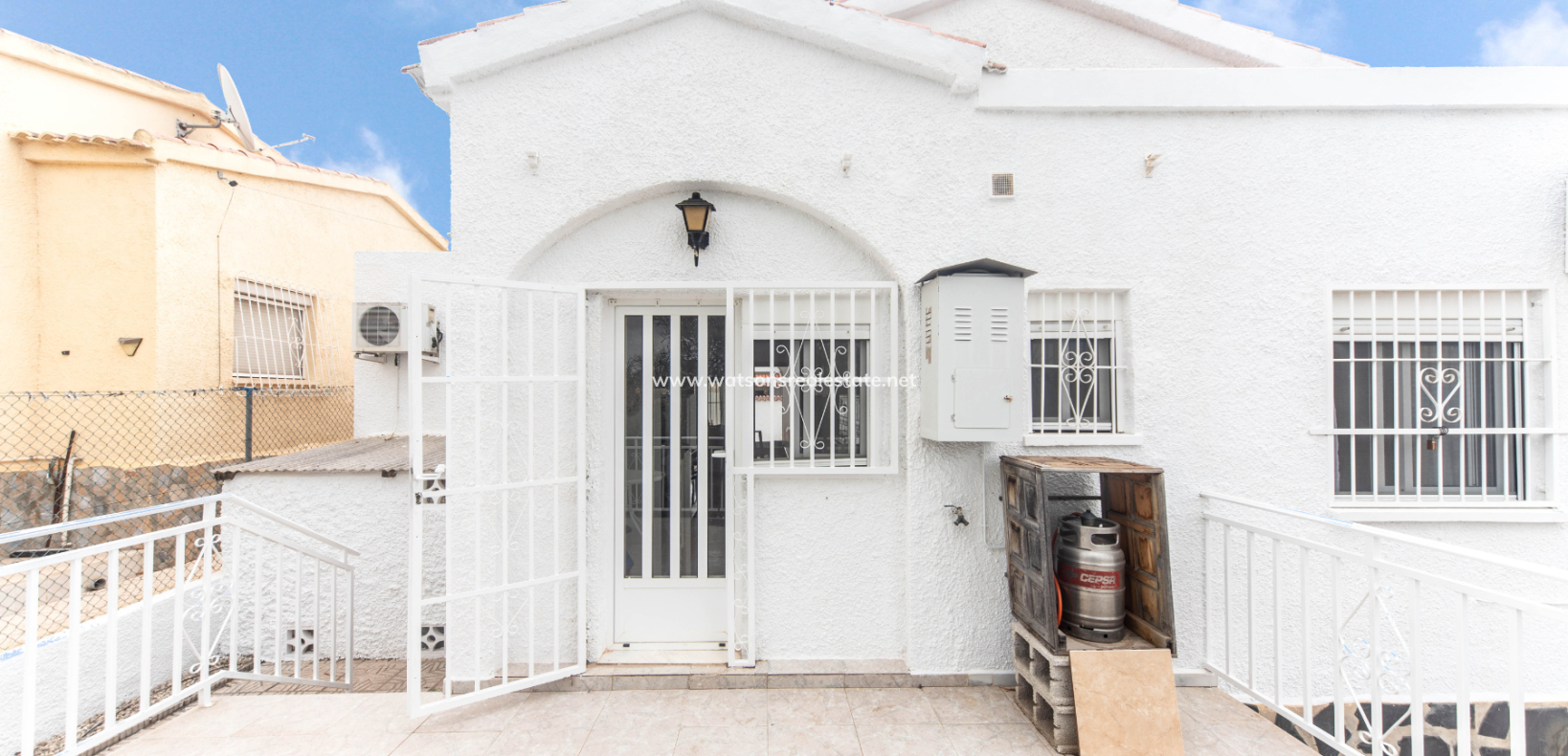 Resale - Freistendhe Villa - Urb. La Marina