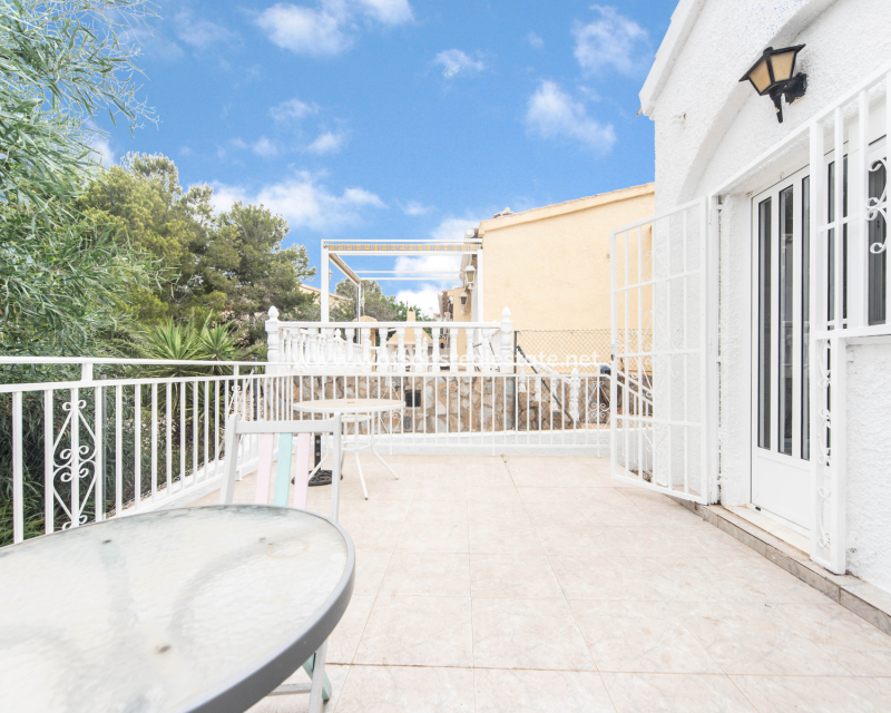 Resale - Freistendhe Villa - Urb. La Marina