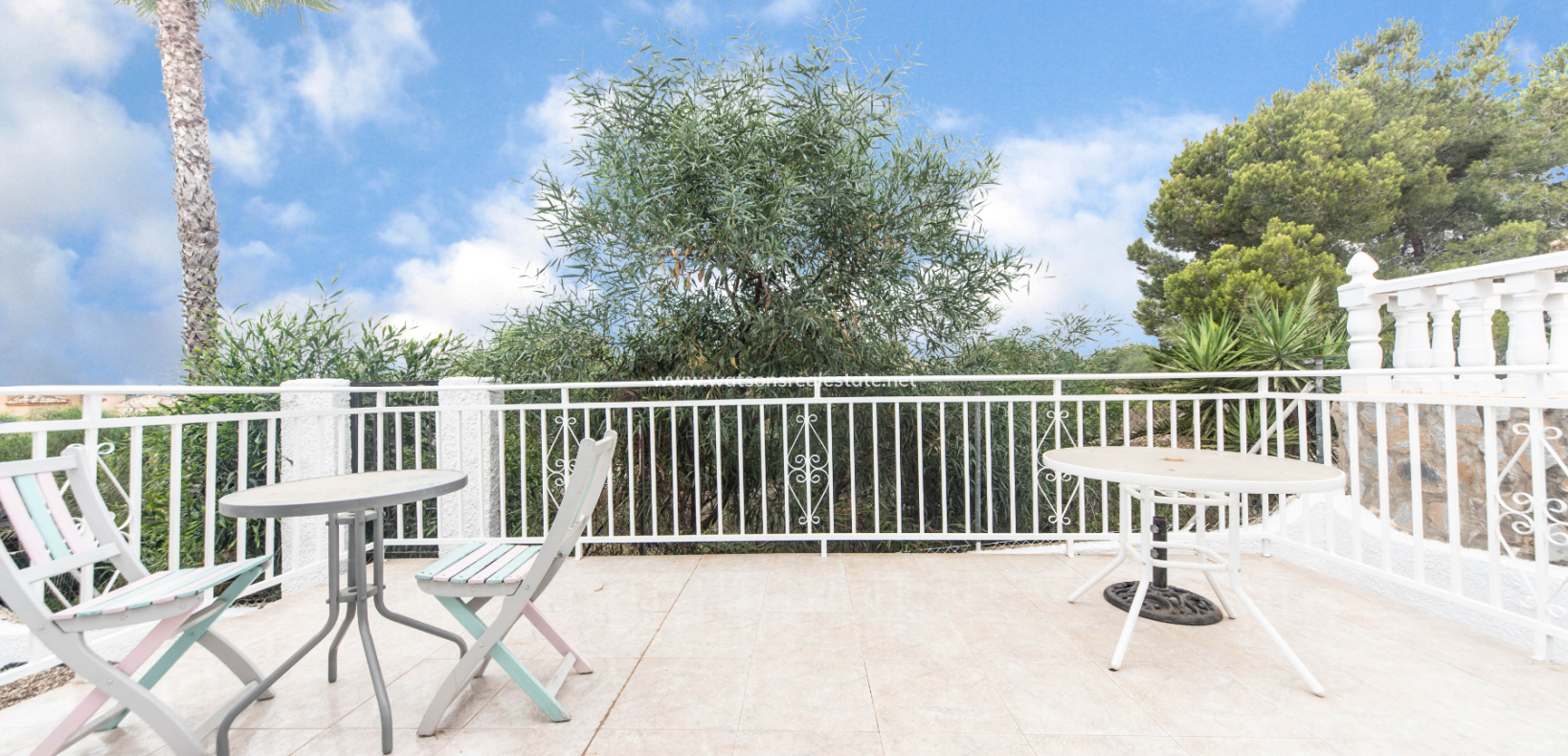 Resale - Freistendhe Villa - Urb. La Marina