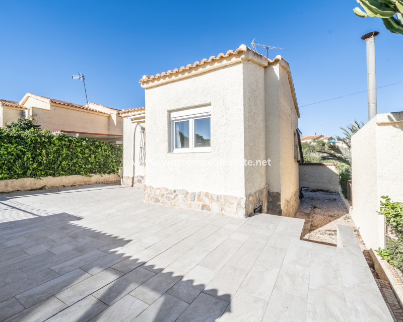 Resale - Freistendhe Villa - Urb. La Marina