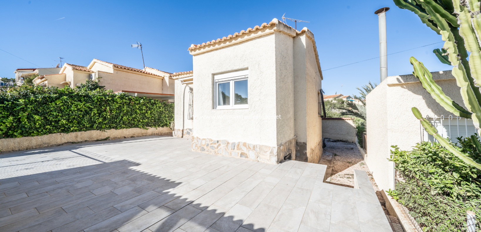 Resale - Freistendhe Villa - Urb. La Marina