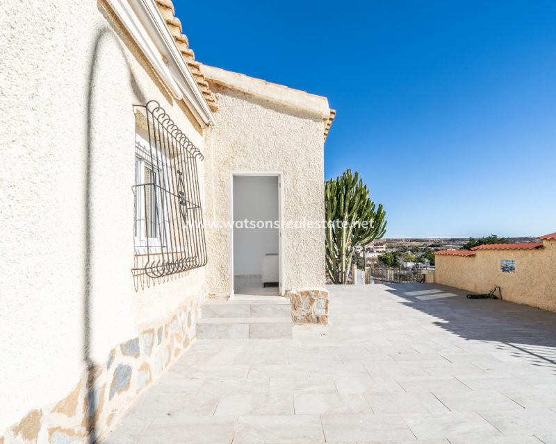 Resale - Freistendhe Villa - Urb. La Marina