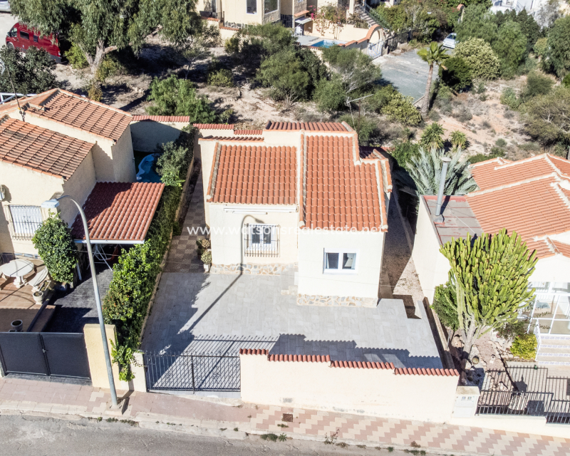 Resale - Freistendhe Villa - Urb. La Marina