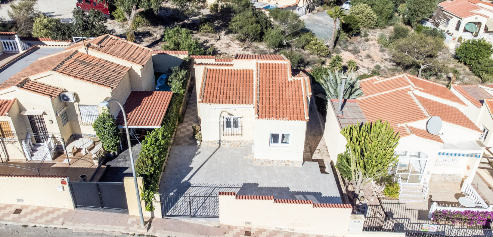 Resale - Freistendhe Villa - Urb. La Marina