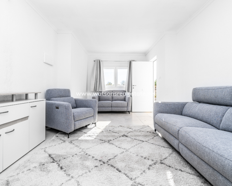 Resale - Freistendhe Villa - Urb. La Marina