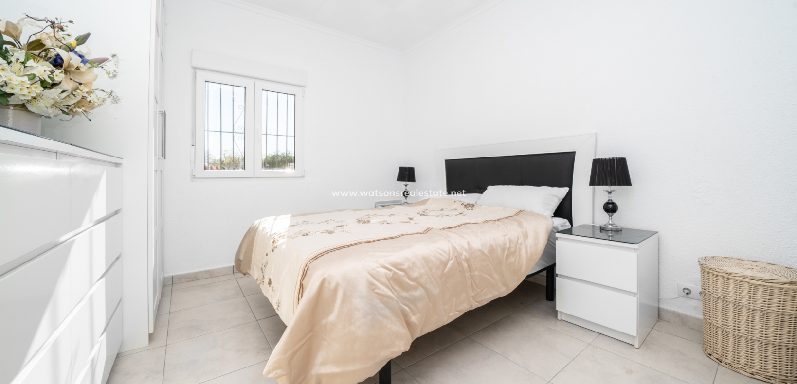 Resale - Freistendhe Villa - Urb. La Marina