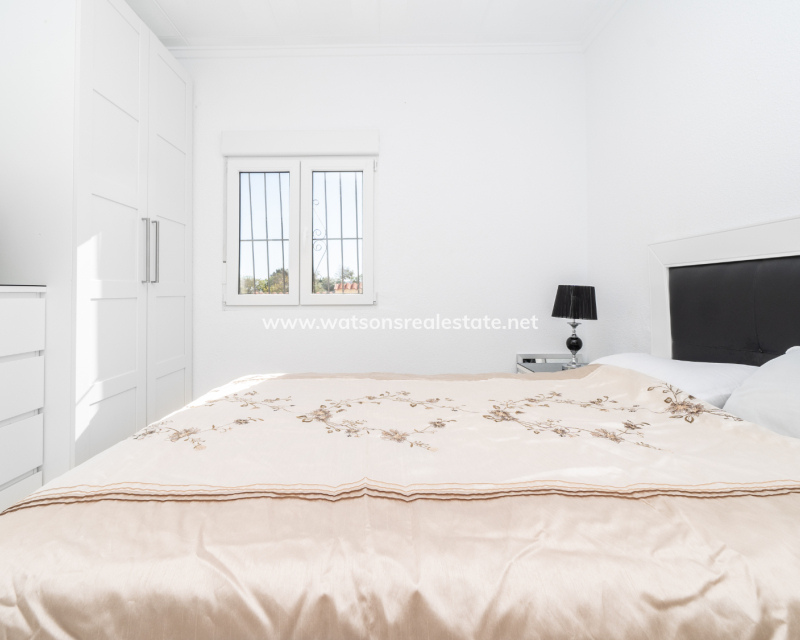 Resale - Freistendhe Villa - Urb. La Marina