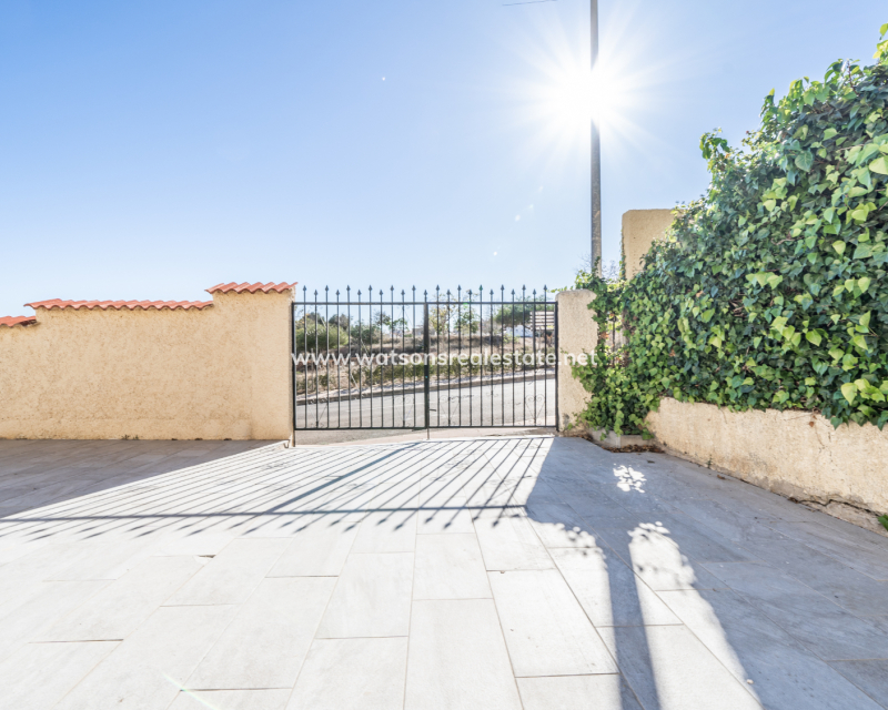 Resale - Freistendhe Villa - Urb. La Marina