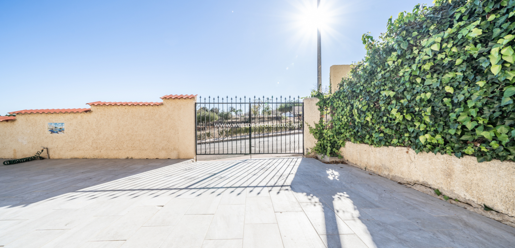 Resale - Freistendhe Villa - Urb. La Marina