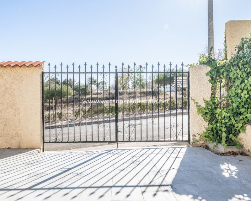 Resale - Freistendhe Villa - Urb. La Marina