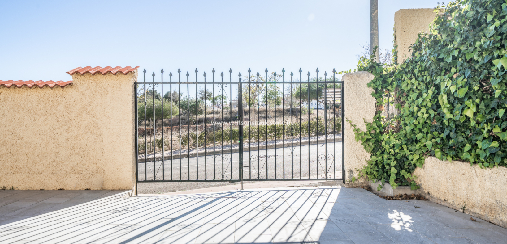 Resale - Freistendhe Villa - Urb. La Marina