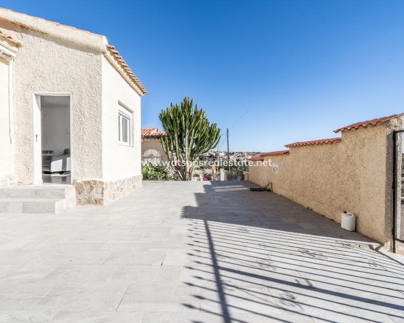 Resale - Freistendhe Villa - Urb. La Marina