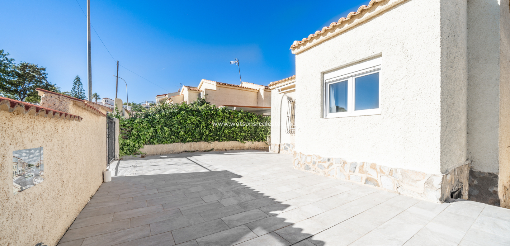 Resale - Freistendhe Villa - Urb. La Marina