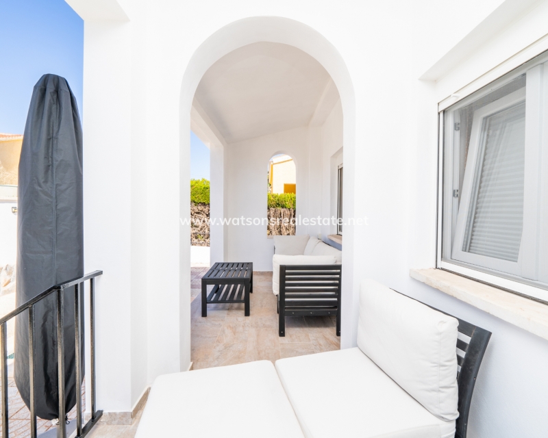 Resale - Freistendhe Villa - Urb. La Marina