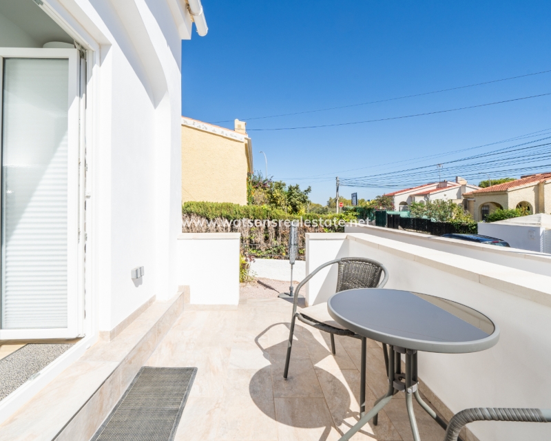 Resale - Freistendhe Villa - Urb. La Marina