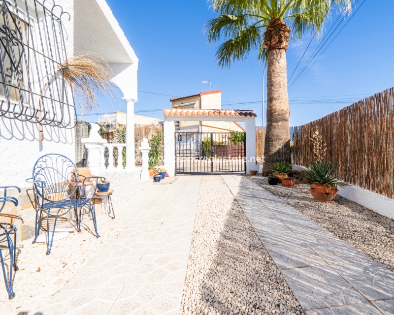 Resale - Freistendhe Villa - Urb. La Marina