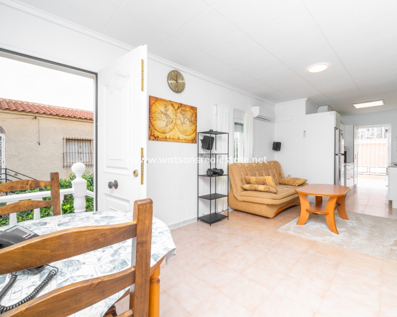 Resale - Freistendhe Villa - Urb. La Marina