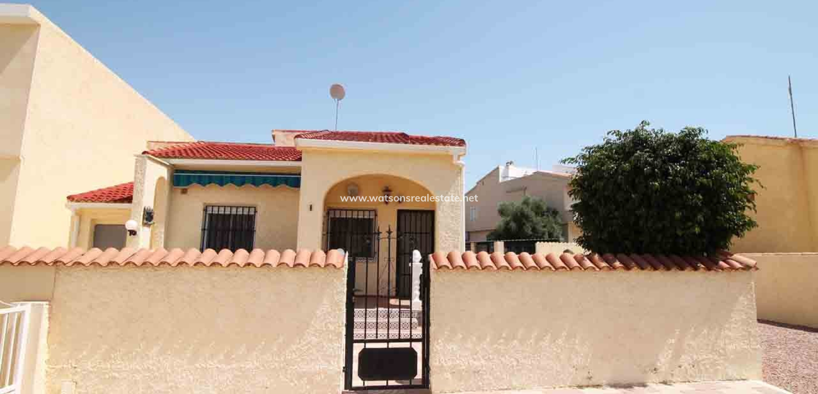Resale - Freistendhe Villa - Urb. La Marina