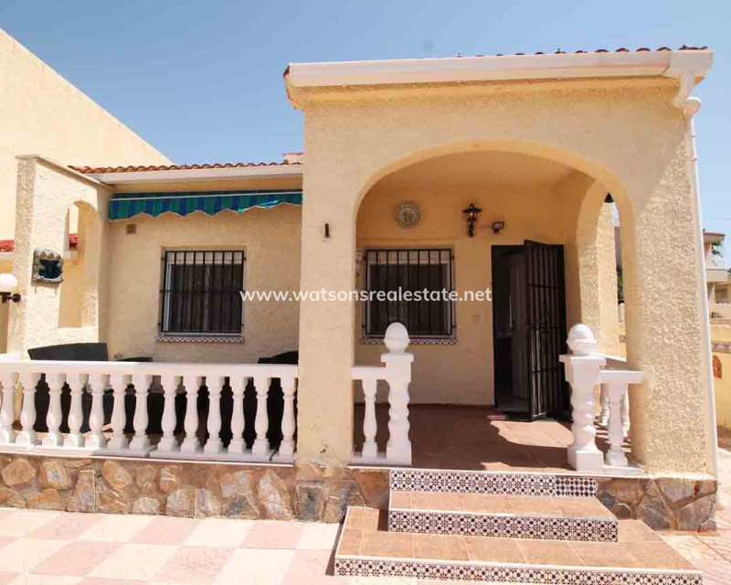 Resale - Freistendhe Villa - Urb. La Marina