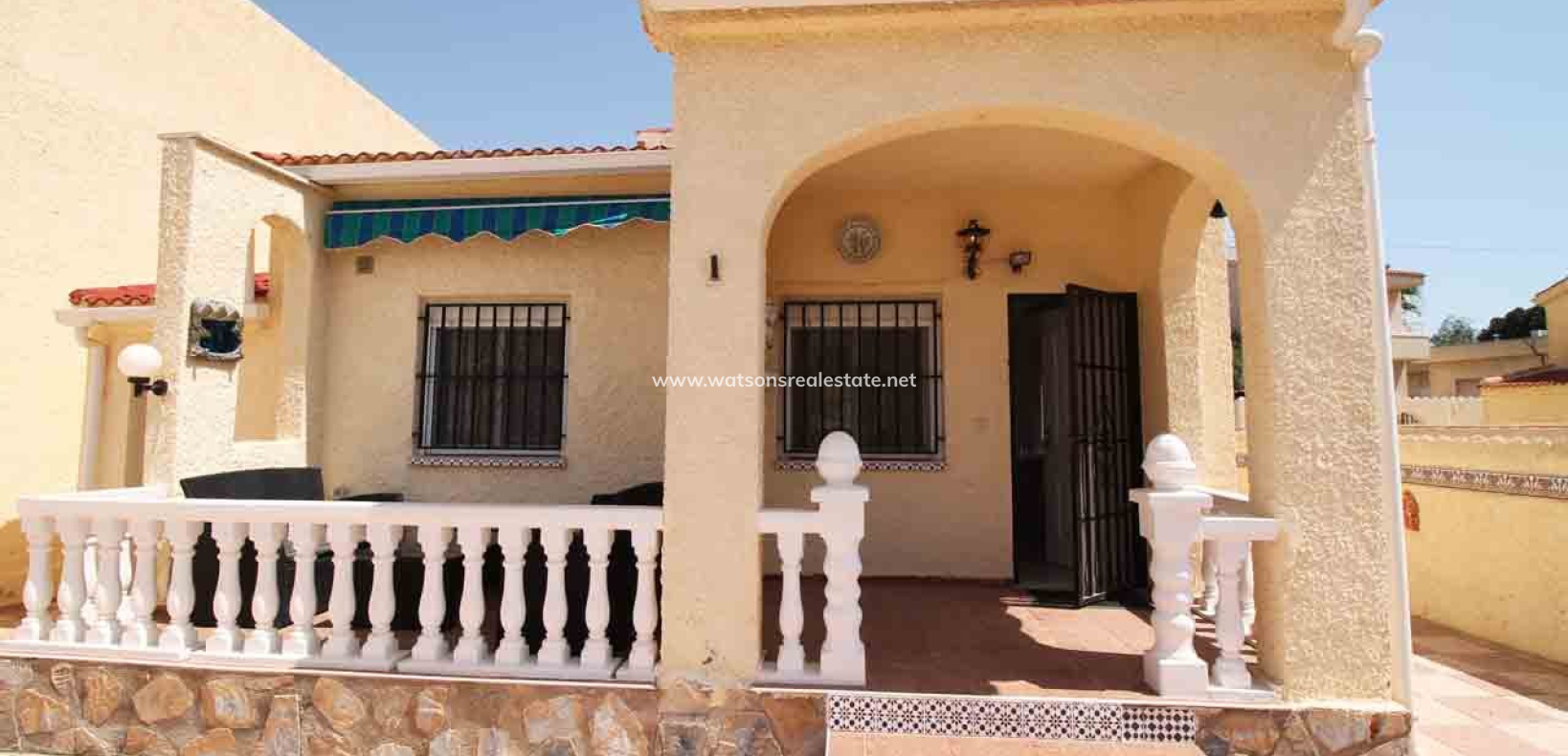 Resale - Freistendhe Villa - Urb. La Marina