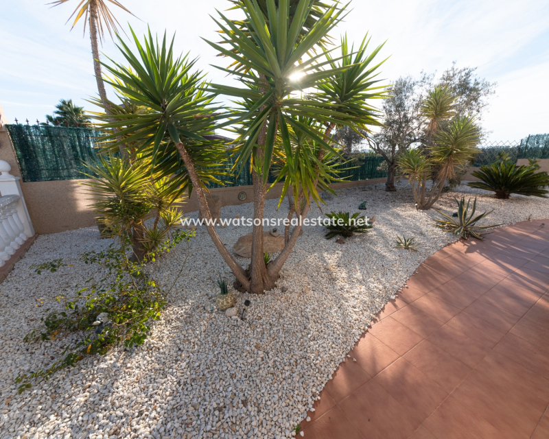 Resale - Freistendhe Villa - Urb. La Marina