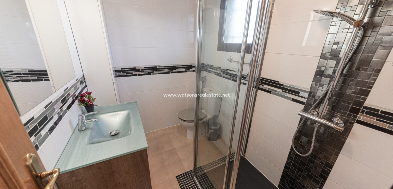 Resale - Freistendhe Villa - Urb. La Marina