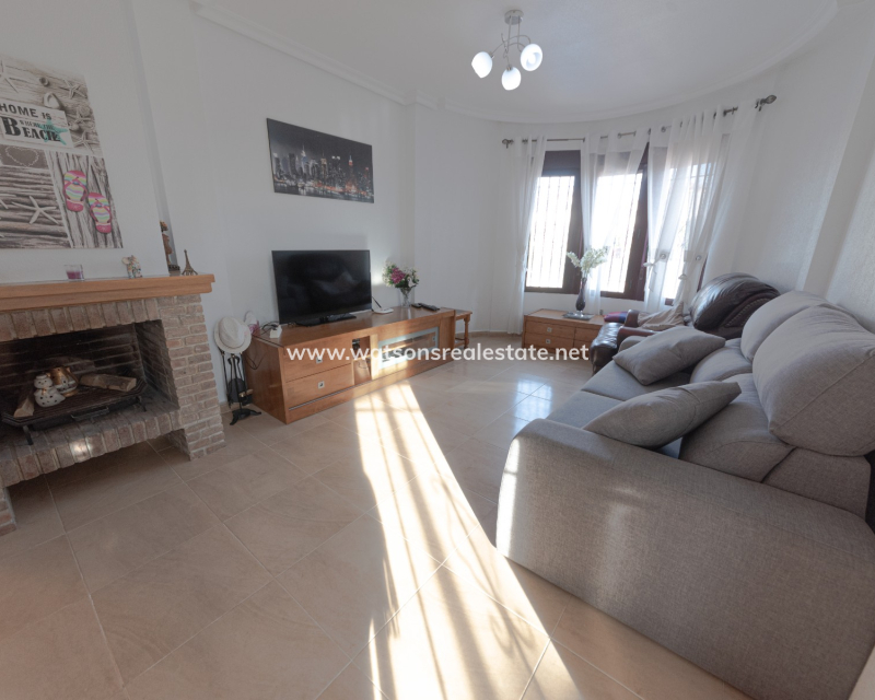 Resale - Freistendhe Villa - Urb. La Marina