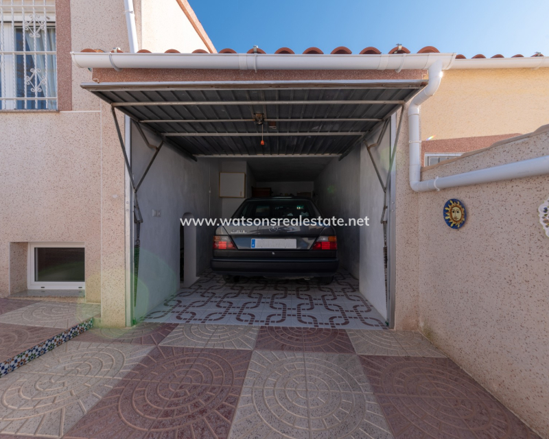 Resale - Freistendhe Villa - Urb. La Marina