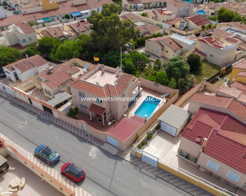 Resale - Freistendhe Villa - Urb. La Marina