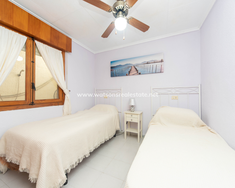 Resale - Freistendhe Villa - Urb. La Marina