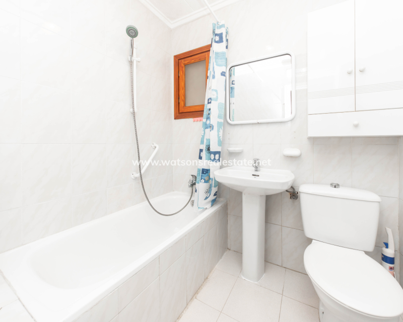 Resale - Freistendhe Villa - Urb. La Marina