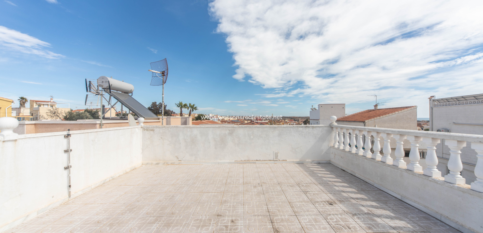 Resale - Freistendhe Villa - Urb. La Marina