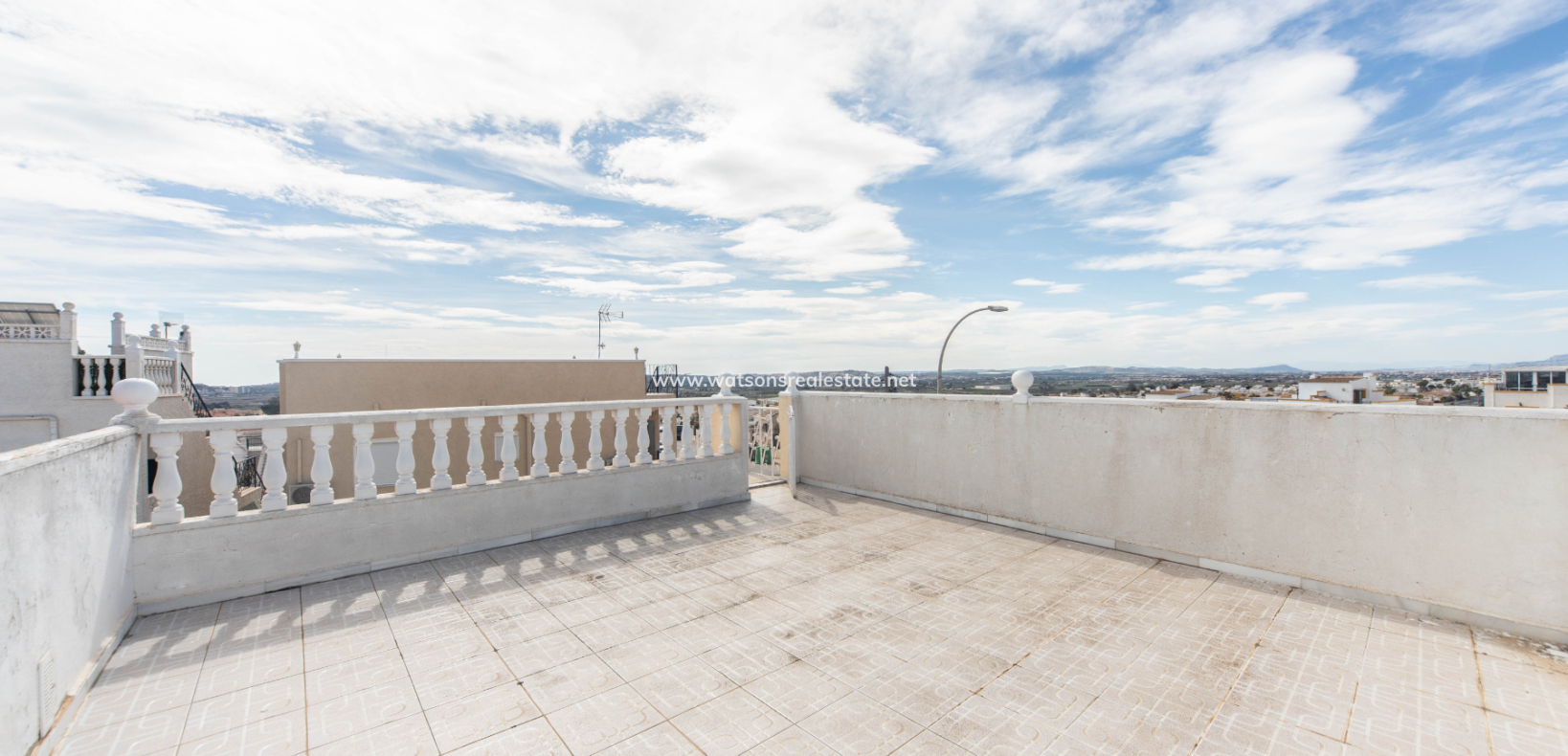 Resale - Freistendhe Villa - Urb. La Marina