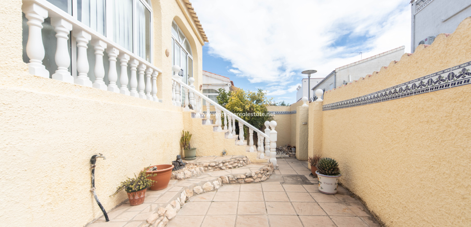 Resale - Freistendhe Villa - Urb. La Marina