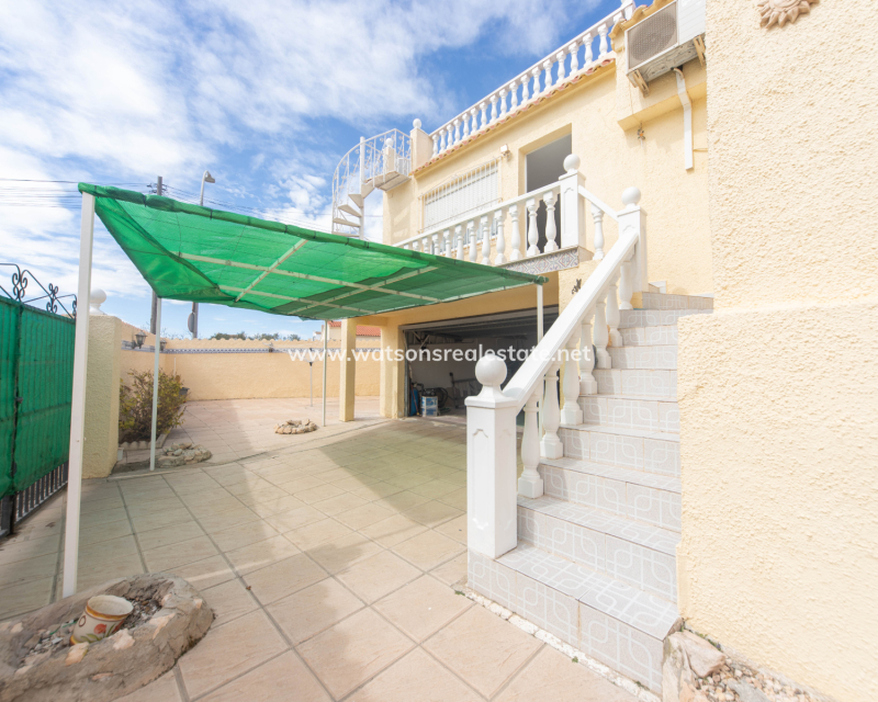 Resale - Freistendhe Villa - Urb. La Marina