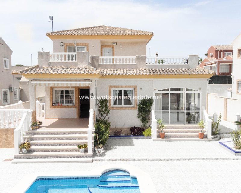 Resale - Freistendhe Villa - Urb. La Marina