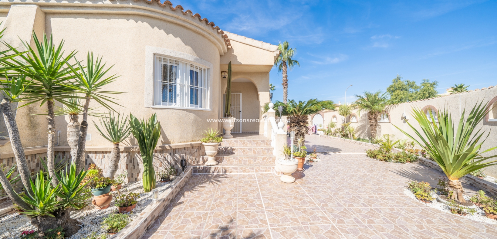 Resale - Freistendhe Villa - Urb. La Marina