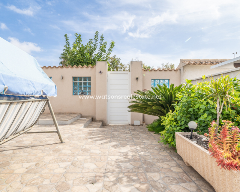 Resale - Freistendhe Villa - Urb. La Marina