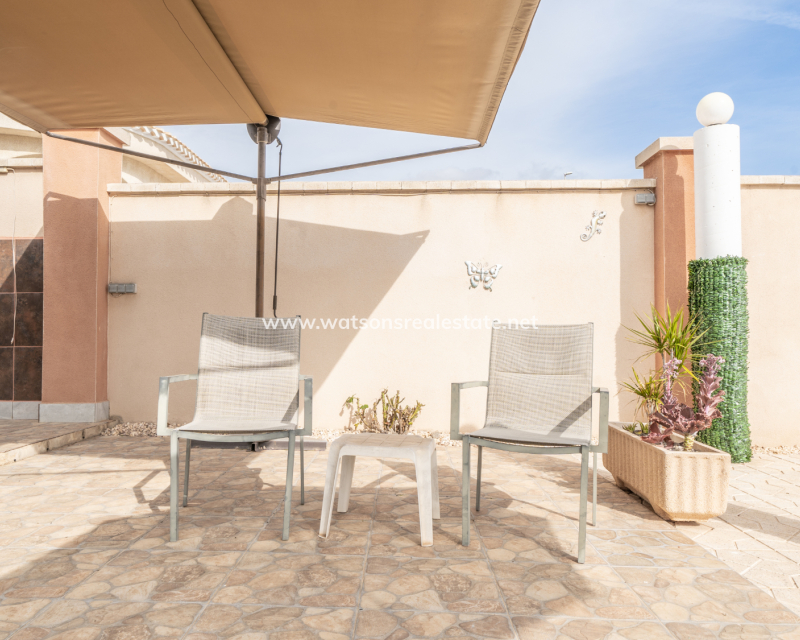 Resale - Freistendhe Villa - Urb. La Marina