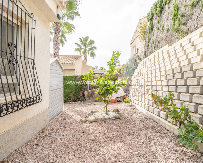 Resale - Freistendhe Villa - Urb. La Marina