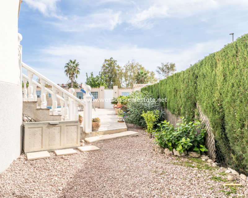 Resale - Freistendhe Villa - Urb. La Marina