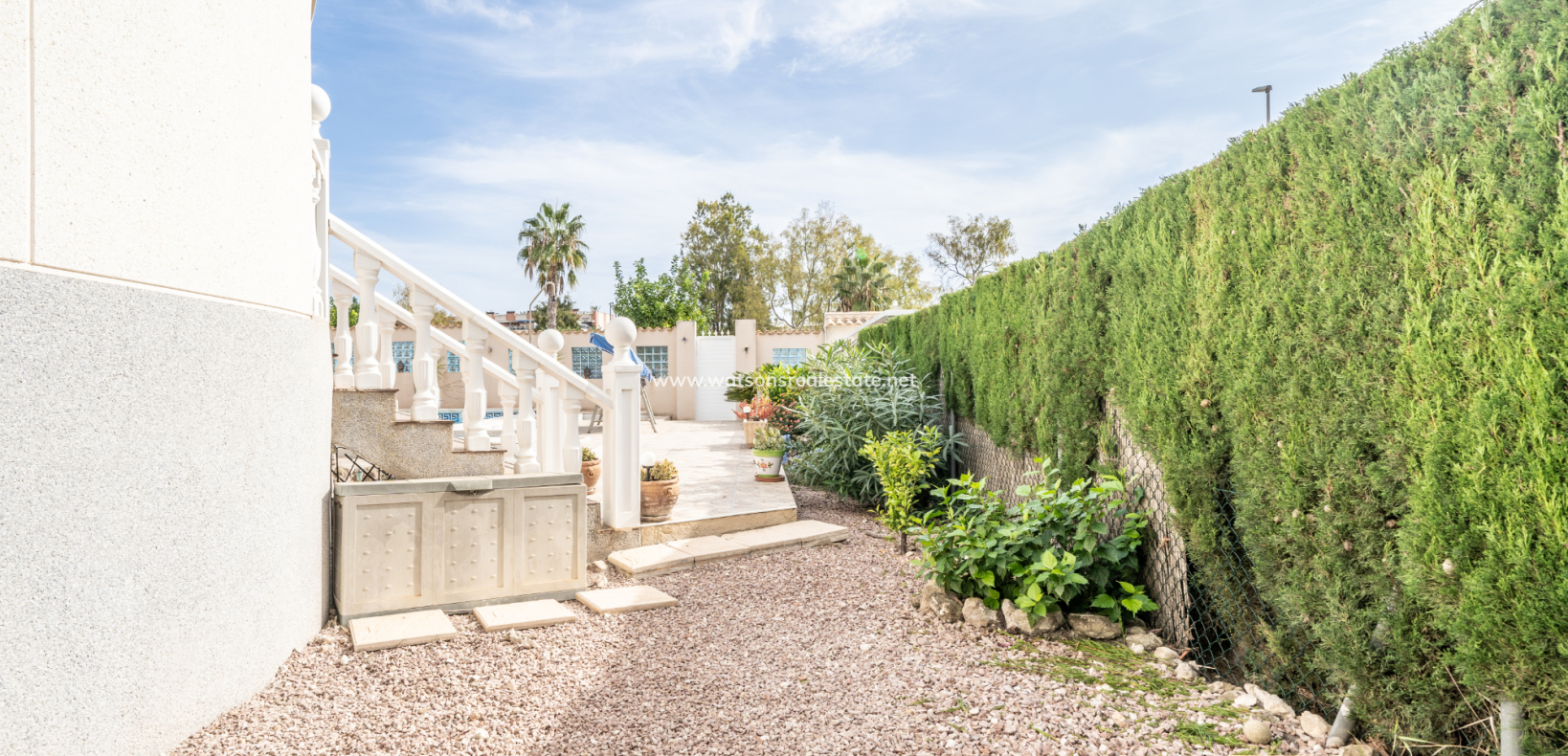 Resale - Freistendhe Villa - Urb. La Marina