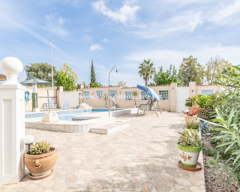 Resale - Freistendhe Villa - Urb. La Marina
