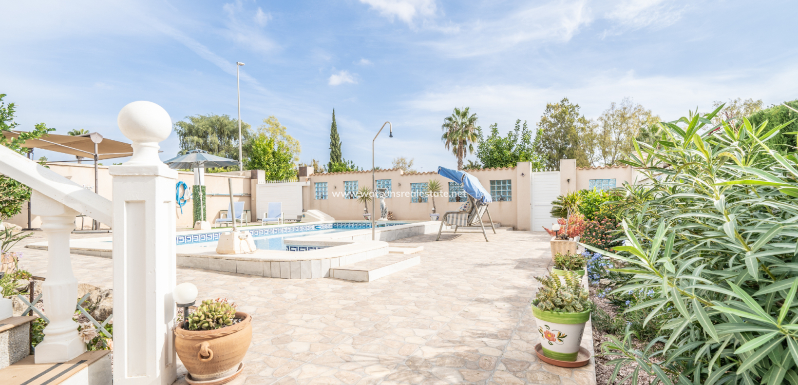 Resale - Freistendhe Villa - Urb. La Marina