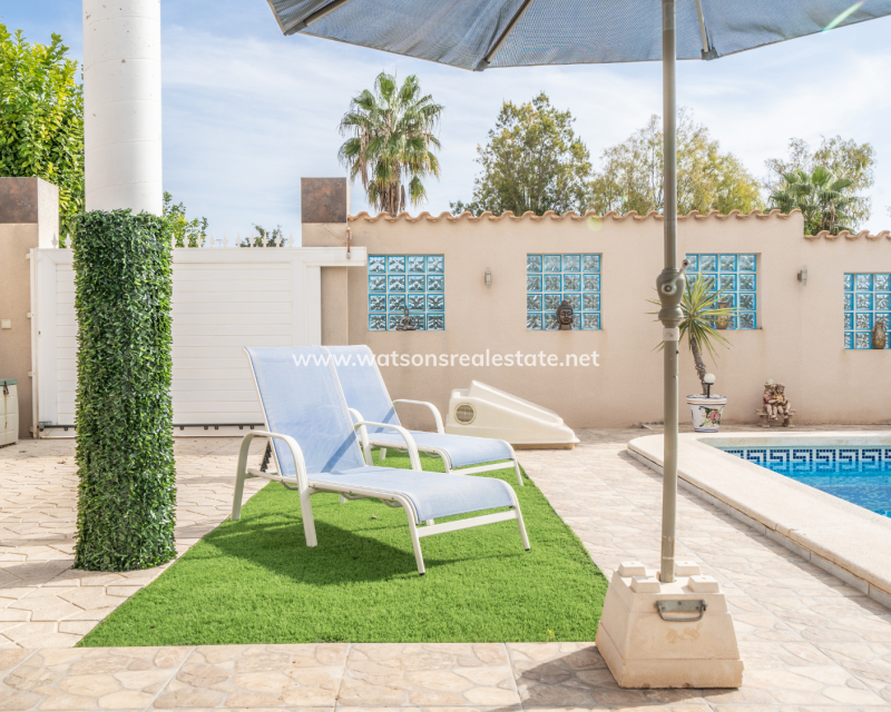 Resale - Freistendhe Villa - Urb. La Marina