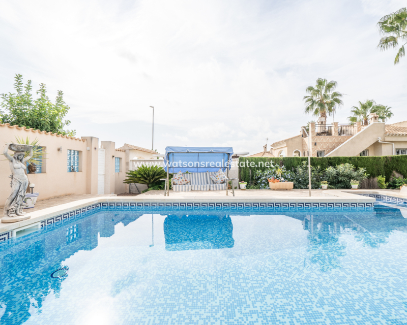 Resale - Freistendhe Villa - Urb. La Marina